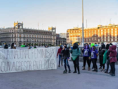 Un grupo de mujeres protesta contra Félix Salgado Macedonio el pasado 15 de febrero en Ciudad de México.