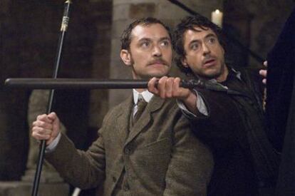 Jude Law (izquierda) y Robert Downey jr., en <i>Sherlock Holmes. </i>