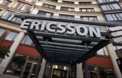 Logotipo de Ericsson en la sede de la compa&ntilde;&iacute;a en Estocolmo.