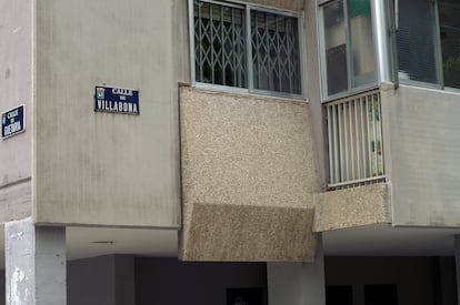 Detalle de los antepechos que se desprenden con la lluvia en el madrileño Poblado Dirigido de Orcasitas.