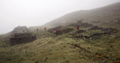 Ruinas del complejo ceremonial inca hallado y registrado por vez primera por la Mars Gaming Expedition.