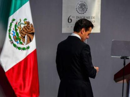 El presidente de México obvia en su último informe de Gobierno muchas de las críticas a su Administración, sin apenas apoyo popular tras un esperanzador impulso reformista inicial