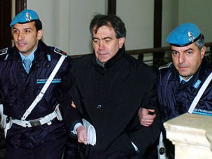 El ex director financiero de Parmalat Fausto Tonna, a su llegada ayer a los juzgados de Parma.