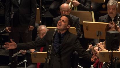 DePedro durante su concierto con la Banda Municipal de Madrid en el Teatro Real de Madrid