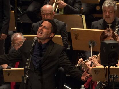 DePedro durante su concierto con la Banda Municipal de Madrid en el Teatro Real de Madrid 