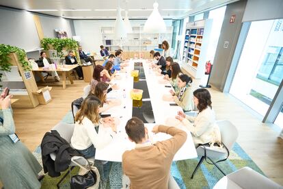 El módulo práctico, bautizado como Hands On (“manos a la obra”), se realiza tras concluir el temario teórico en formato presencial, en las instalaciones del Grupo L’Oreal, en Madrid.