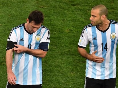 Messi e Mascherano, na partida contra a Holanda.