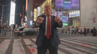 A man wearing a Donald Trump mask, in the film 'Henry Fonda for President' (2024), by Alexander Horwath.