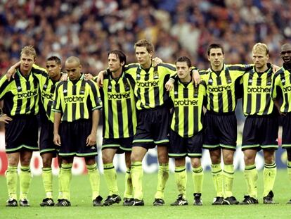 Los jugadores del City, siguiendo la tanda de penaltis contra el Gillingham que les dio el ascenso a la Segunda División en 1999.
