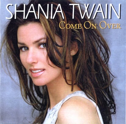 Afirmar que o mundo deve um favor a esta senhora que vendeu uma quantidade indecente de discos no fim dos anos noventa pode parecer uma obscenidade. Mas é isso mesmo. Shania Twain fez em Come on Over o mesmo que Garth Brooks havia feito em outra oportunidade: transformar o country em um perfeito produto pop que pode ser consumido até mesmo por quem é incapaz de citar algum ingrediente de um molho para churrasco. Produzido por seu marido, Robert Mutt Lage − que já tinha experiência nessa tarefa, pois havia conseguido, com o Def Leppard, transformar algo aparentemente pesado em totalmente pop −, o disco ficou mais de dois anos nas primeiras posições das listas norte-americanas sem chegar jamais ao primeiro lugar, algo que parece tão incompreensível como o fato de hoje celebrarmos a transformação de Taylor Swift (de bonequinha country em diva onipresente e premiada) e esquecermos que Shania fez a mesma coisa antes, e com maior qualidade. Texto: XAVI SANCHO

Pontuação: 3 de 5. 
Número de discos vendidos: 39 milhões.