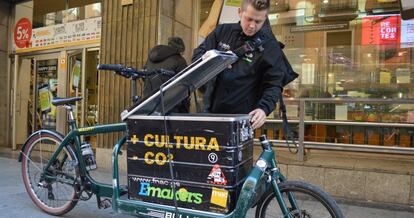 Una de las bicicletas usadas por Fnac en sus env&iacute;os ecol&oacute;gicos. 