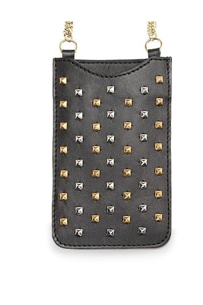 Esta funda con tachuelas de Mango (25,99 euros) mantendr tu iphone como recin estrenado.