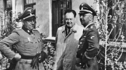 Felix Kersten, en el centro, entre Sepp Tiefenbacher y Himmler.