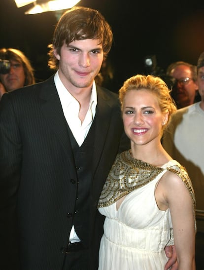 Ashton Kutcher y Brittany Murphy interpretaron a una pareja de recin casados en 2003. Mientras rodaban la comedia se enamoraron. Su noviazgo dur siete meses. Se separaron en 2004.