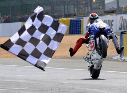 Jorge Lorenzo celebra la victoria en Le Mans.