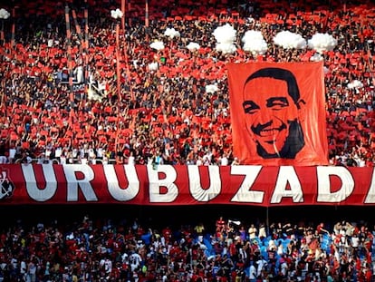 Torcida do Flamengo homenageia Adriano Imperador, cria da Vila Cruzeiro.