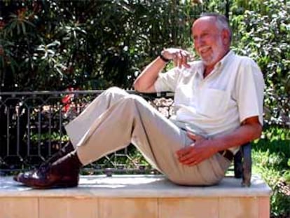 Alfredo Flores, fiscal jefe de la Audiencia de Sevilla, en los jardines de Murillo.
