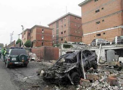 Estado en el que quedó la casa cuartel de la Guardia Civil de Durango tras el atentado con coche bomba del viernes.