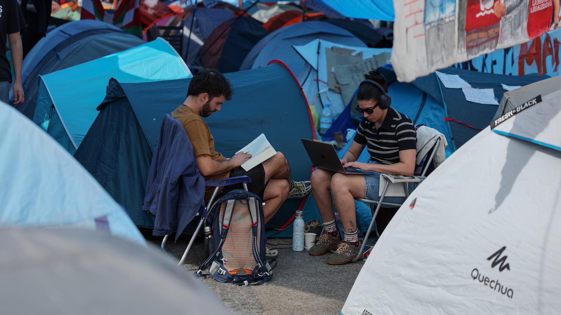 Una secuencia de vídeo para mostrar el interior del ‘campamento de las mil tiendas’ de la Puerta del Sol