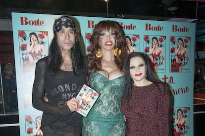 Cristina Ortiz 'La Veneno', junto a Mario Vaquerizo y Alaska.