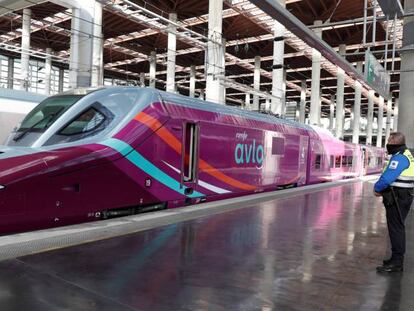 Uno de los trenes Avlo que Renfe pondrá en servicio el 23 de junio.