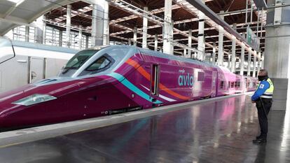 Uno de los trenes Avlo que Renfe pondrá en servicio el 23 de junio.
