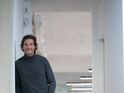 Javier Goyeneche, fundador de Ecoalf, en las oficinas de la empresa en Madrid.