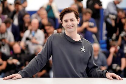 El actor francés Nicolas Maury posa durante la presentación de la película 'Un Couteau Dans Le Coeur', el 18 de mayo de 2018. 