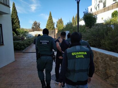 Detención de uno de los 89 implicados en la operación Perla.