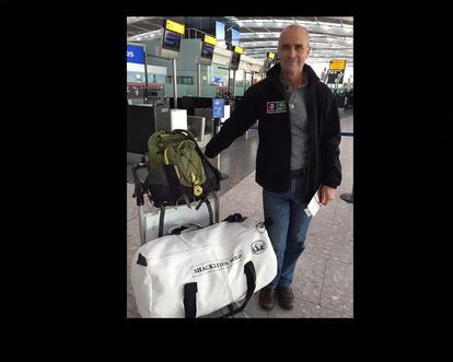 La expedición comenzó el Chile, donde Worsley se sometió a su último reconocimiento médico previo al viaje y desde donde partió al continente helado. En la foto, Henry Worsley saluda su reto con un optimista "Que empiece la aventura".