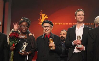 Rachel Mwanza, Vittorio Taviani y Mikkel Boe Folsgaard, ganadores de los premios a mejor actriz, mejor película ('César debe morir') y mejor actor de la Berlinale.
