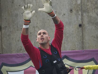 Víctor Valdés durante un entrenamiento del Barcelona.