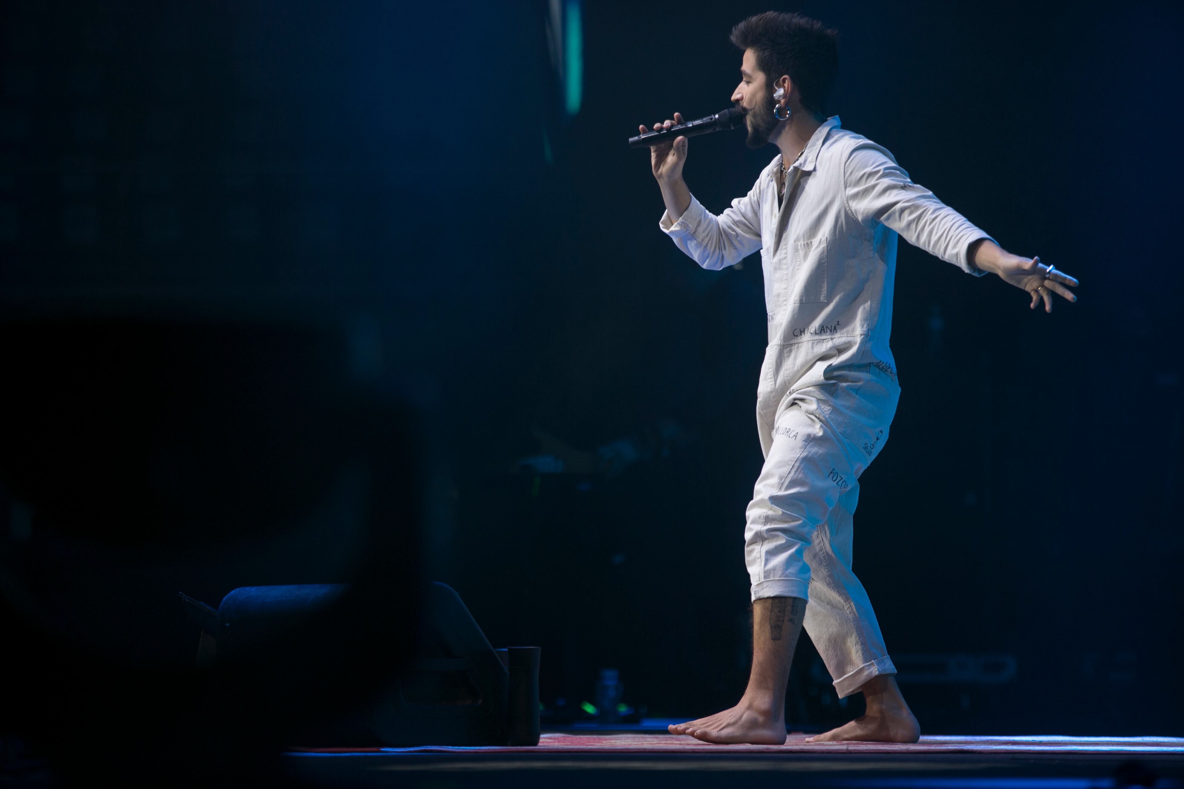 Camilo durante una de sus canciones en Madrid, en el WiZink Center.