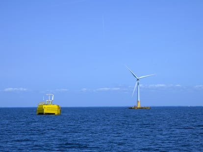 Sealhife consta de dos estructuras flotantes: una torre eólica y una plataforma con un electrolizador de agua.