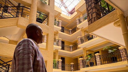 Ismaël Bakina, manager of the Hope Hostel, in March showed EL PAÍS the facilities in Kigali.