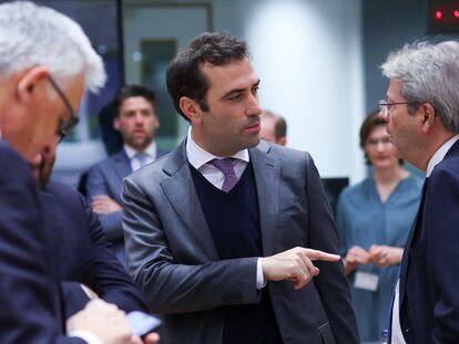 El ministro de Economía, Carlos Cuerpo junto al comisario de Economía Paolo Gentiloni.