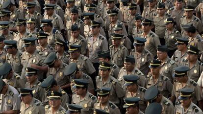 Policías peruanos, en la ceremonia en la que se anunció el aumento de agentes de seguridad