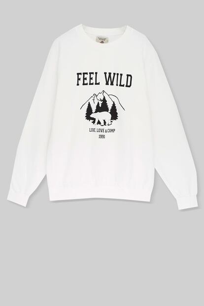 Sudadera blanca de Pull & Bear (19,99 euros).