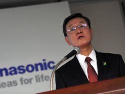 El presidente de Panasonic, Fumio Ohtsubo, ofrece una rueda de prensa en Tokio (Japón). EFE/Archivo