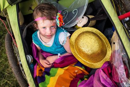 Un niño disfruta del festival junto a su familia, el 23 de junio de 2016.