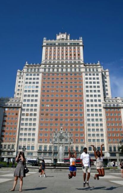 El edificio España, en su fachada a la plaza homónima, el pasado mes de julio.