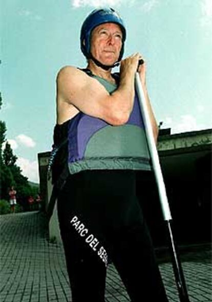 El ministro Piqué, preparado para el descenso.