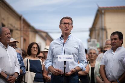 El presidente del PP, Alberto Núñez Feijóo, en un acto este sábado en Corrales del Vino (Zamora).