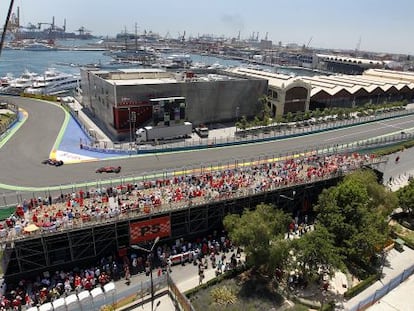 Vista de la tribuna situada frente al puerto de Valencia, durante el Gran Premio de Europa de Fórmula 1.