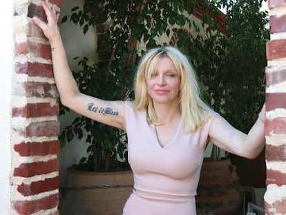 Courtney Love, el d&iacute;a que se celebr&oacute; su 50 cumplea&ntilde;os en Los &Aacute;ngeles.