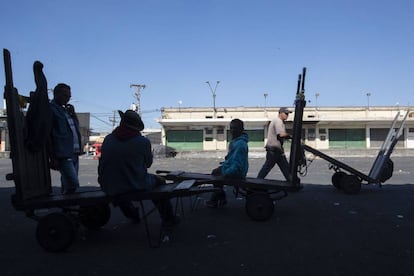 Trabalhadores da Ceagesp aguardam a chegada de alimentos, mas abastecimento foi comprometido pela greve dos caminhoneiros.