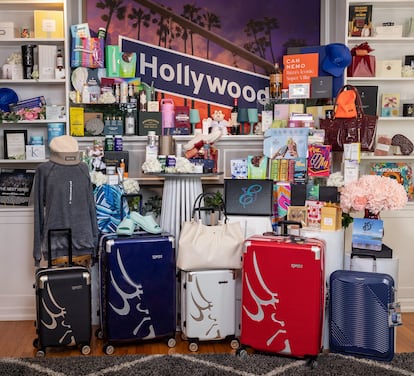 Algunos de los regalos que recibirán 25 de los nominados al Oscar de 2026, incluidos en la llamada 'Everyone Wins Nominee Gift Bag', en una imagen cedida por la empresa Distinctive Assets.