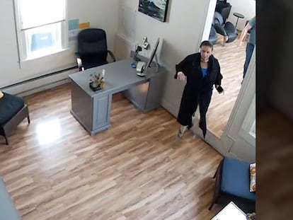 Fotograma del vídeo donde aparece Nancy Pelosi en una peluquería en San Francisco.