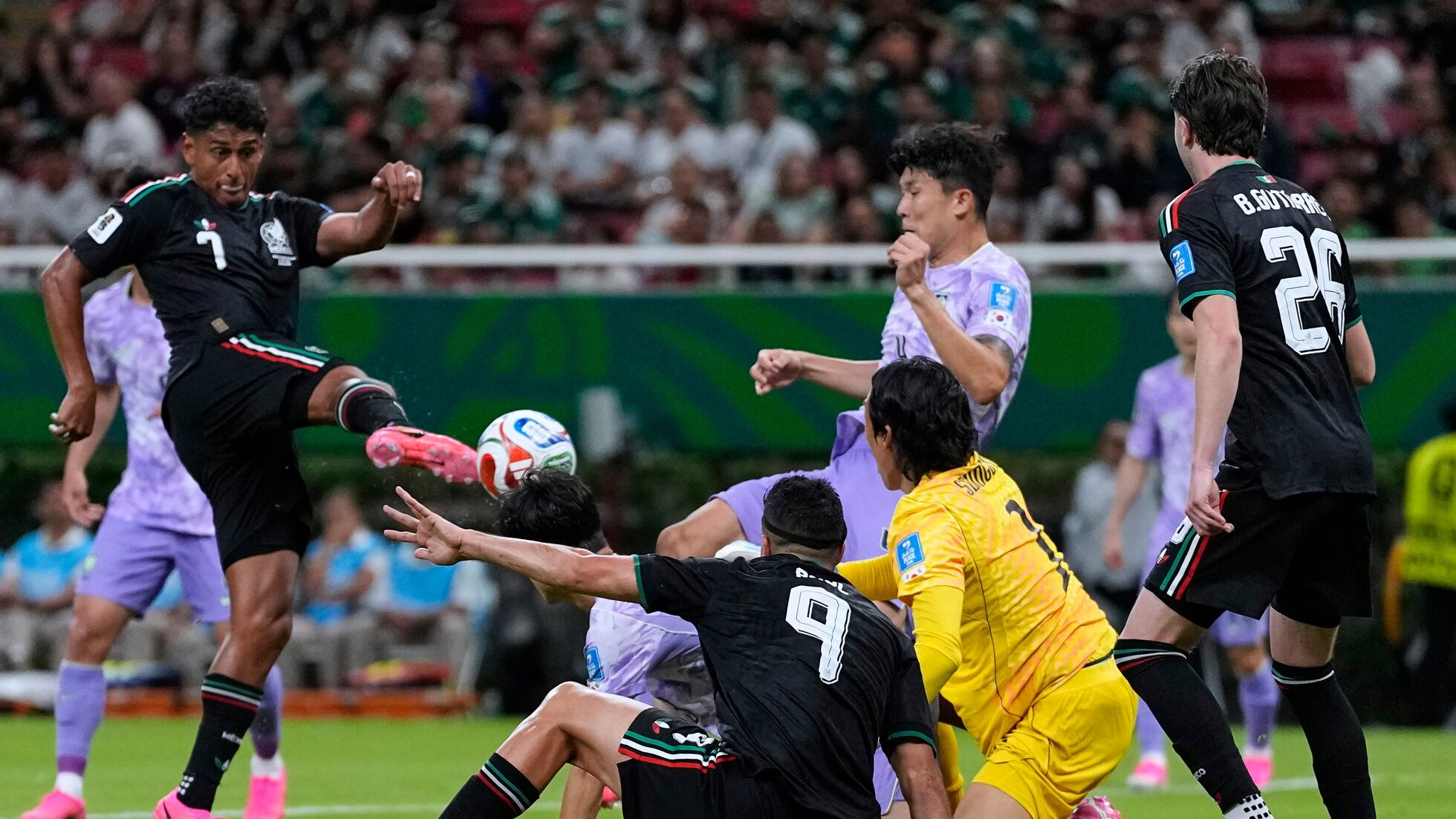 México - Corea del Sur, en vivo | Kim Seung-gyu tapa un gran disparo de Jiménez (1-0) | EL PAÍS México