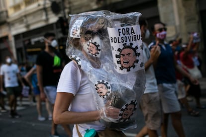 Una manifestante antibolsonarista este sábado en Río de Janeiro.
